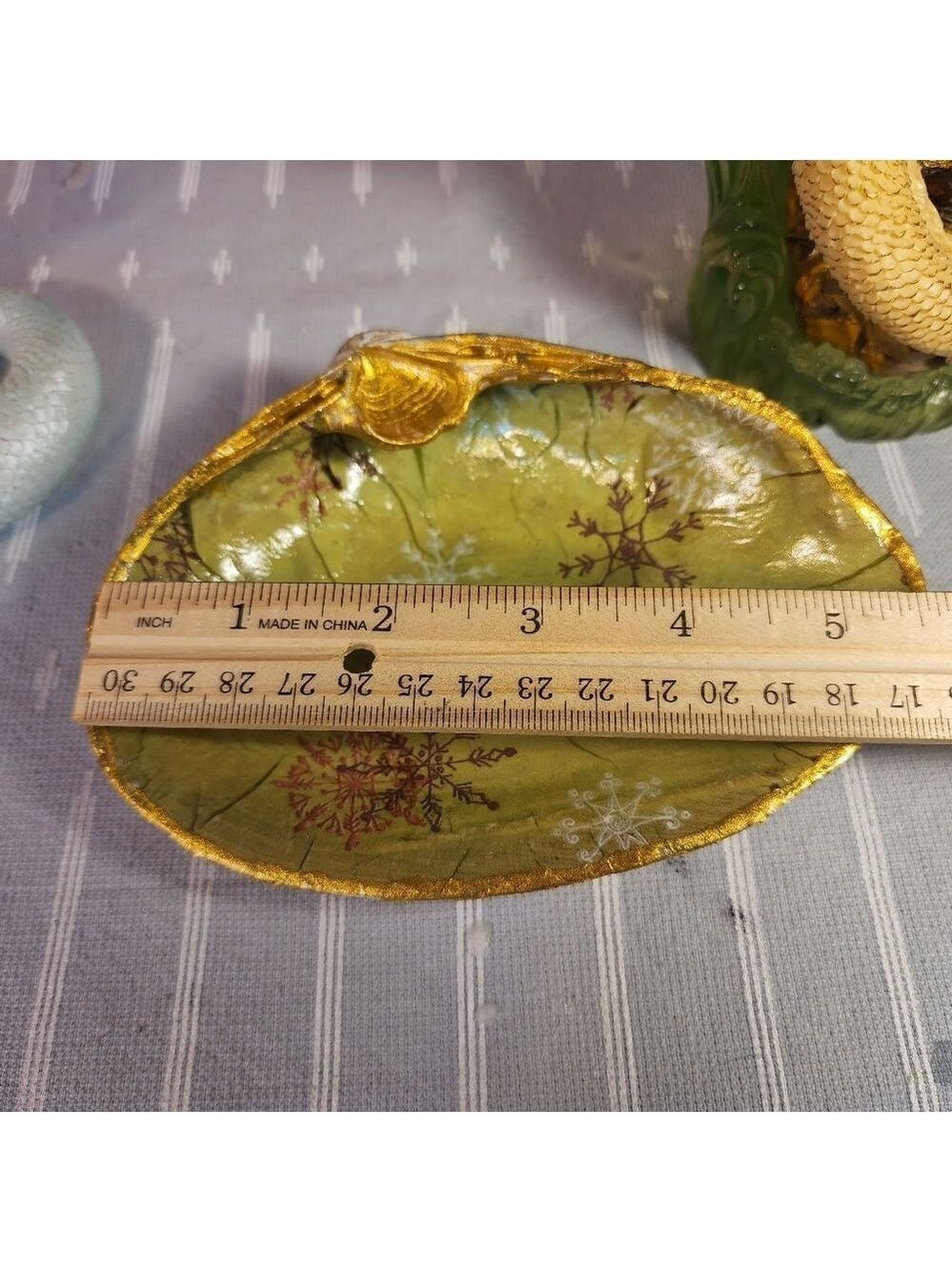 DECOUPAGE CLAM SHELL DECOUPAGE SNOWFLAKES ON A CLAM SHELL TRINKET DISH - Picture 8 of 10